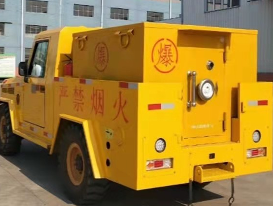 富平凯龙爆破器材运输车：保障爆破任务的安全运行